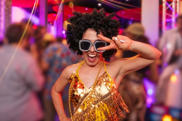 soiree disco organisee par blacktrombone agence evenementiel danseuse professionnelle
